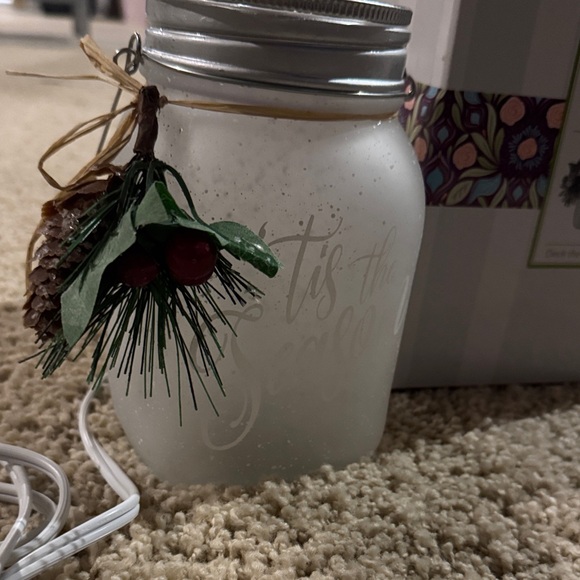 Scentsy Deck the Halls Jar Warmer - White and Green - Picture 3 of 4